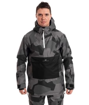 man wearing black camo light padded ski anorak 1