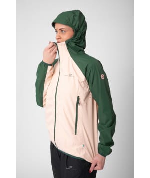 7613902 Klacken 25L Jacka svart framsida