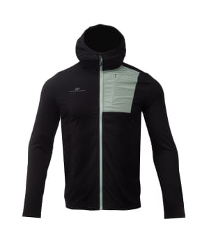 7813968 Skoges Powerstretch-jacka svart framsida